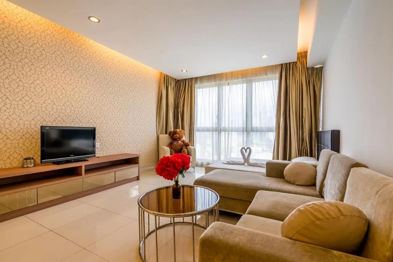 Wonderful Klcc View At Regalia Suites Kuala Lumpur